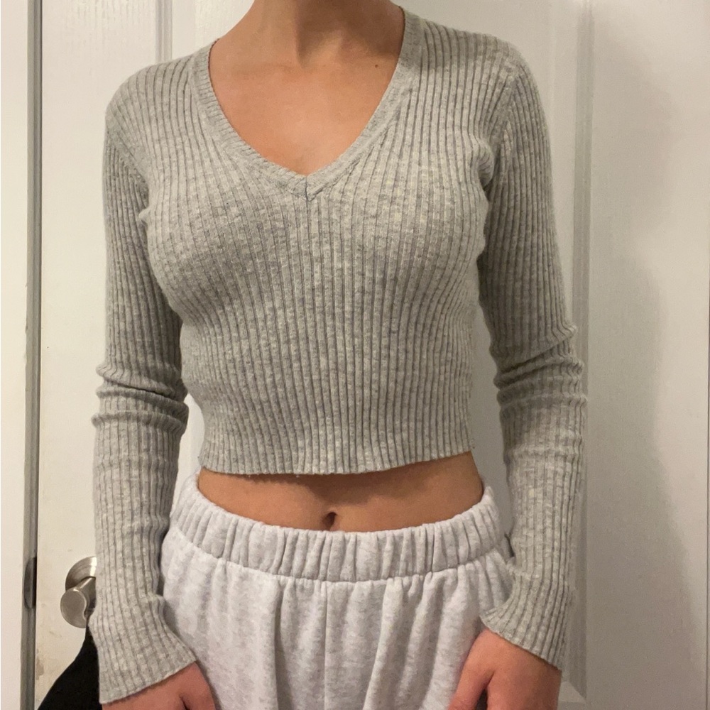GREY BRANDY MELVILLE SWEATER
